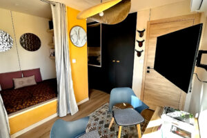 APPARTEMENT MEUBLÉ  ET DÉCORÉ TYPE STUDIO